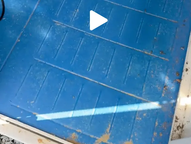 Digital Shovel Minipod m300 floor after ~6 months of regular use and no cleaning
